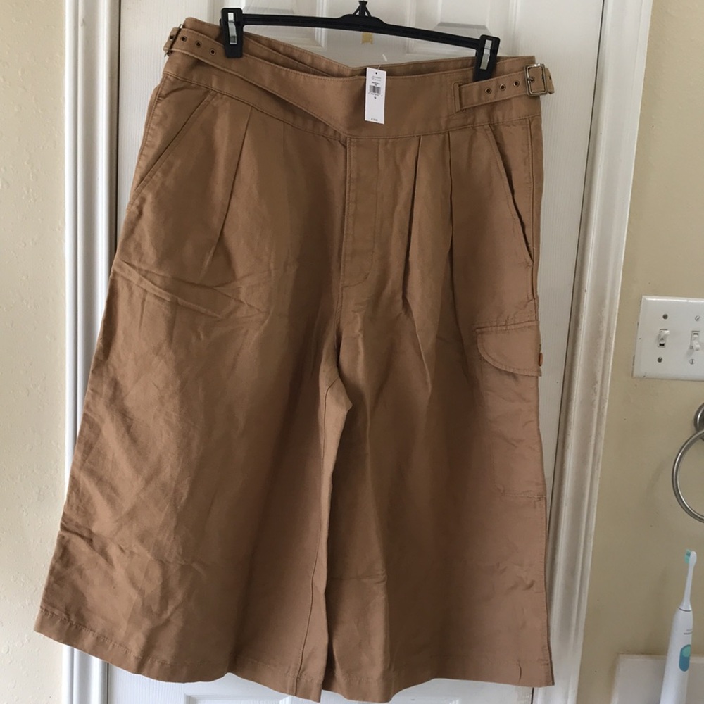 Banana Republic culotte with multi pockets and front buttons closure. NWT - Picture 2 of 12
